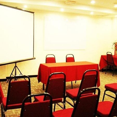 Putatan Adel Hotel מראה חיצוני תמונה