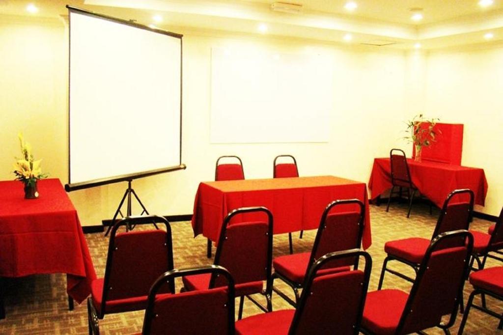 Putatan Adel Hotel מראה חיצוני תמונה