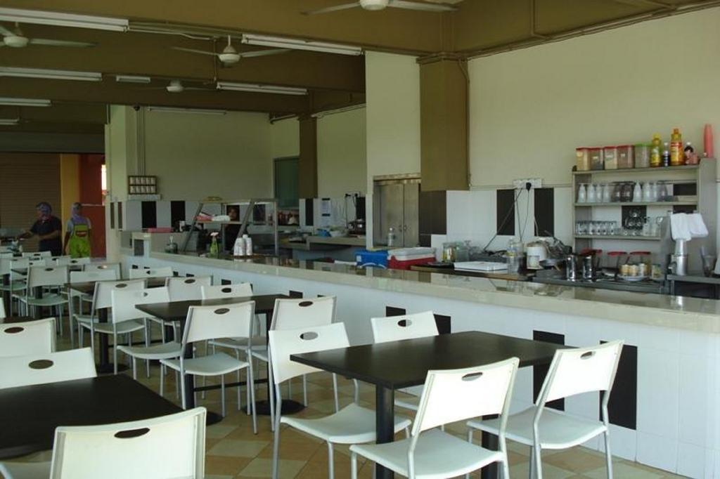 Putatan Adel Hotel מראה חיצוני תמונה