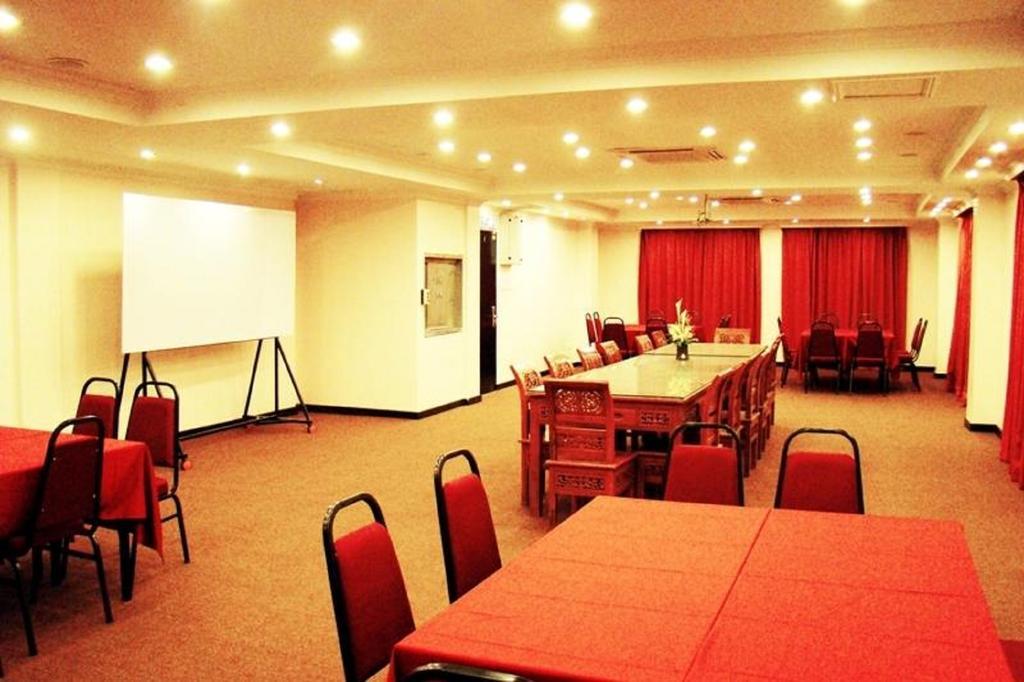 Putatan Adel Hotel מראה חיצוני תמונה