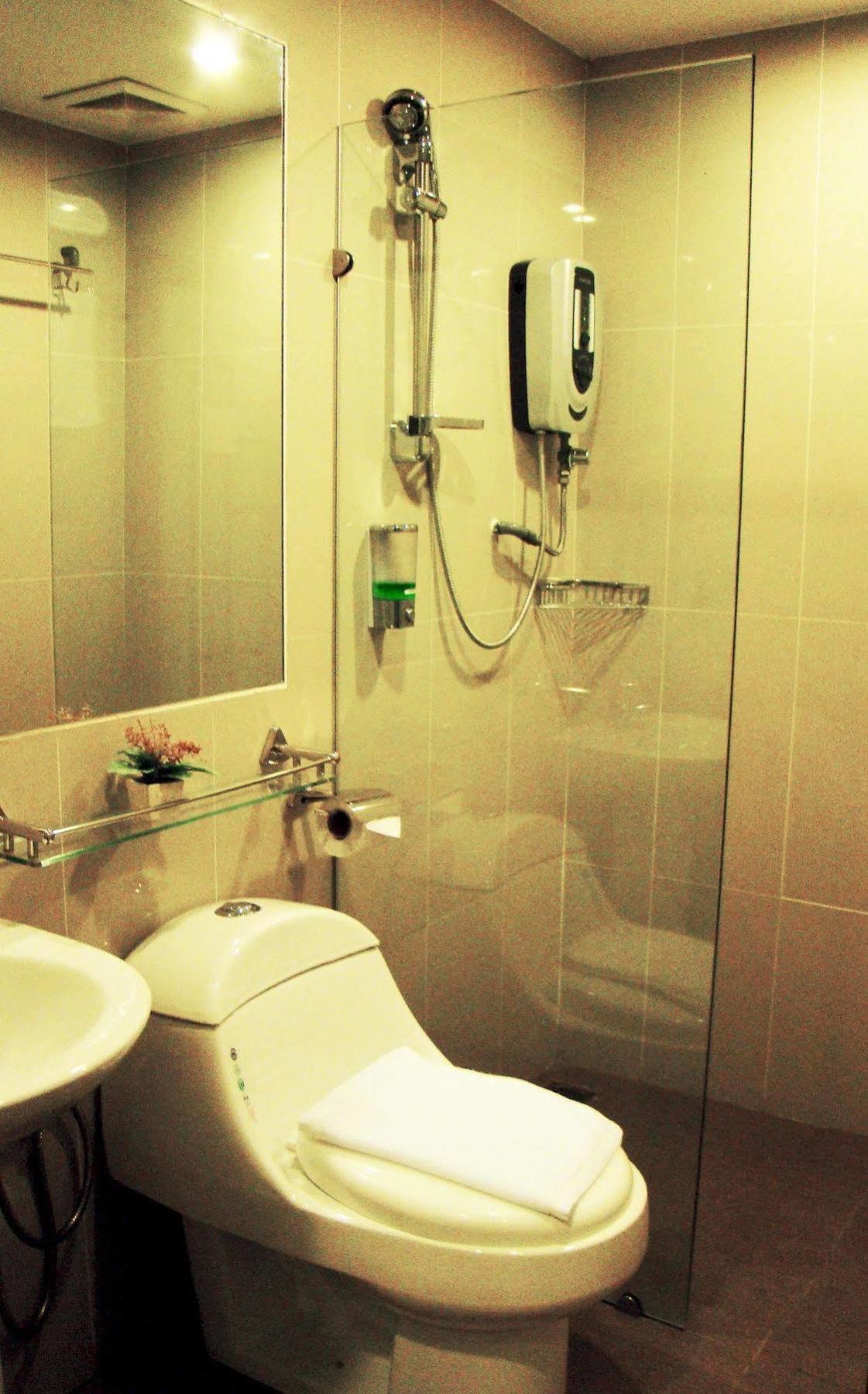 Putatan Adel Hotel מראה חיצוני תמונה