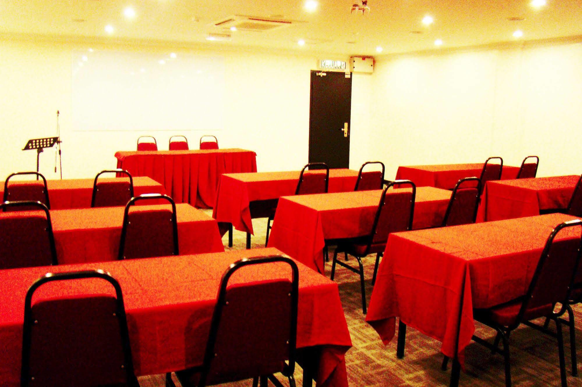 Putatan Adel Hotel מראה חיצוני תמונה