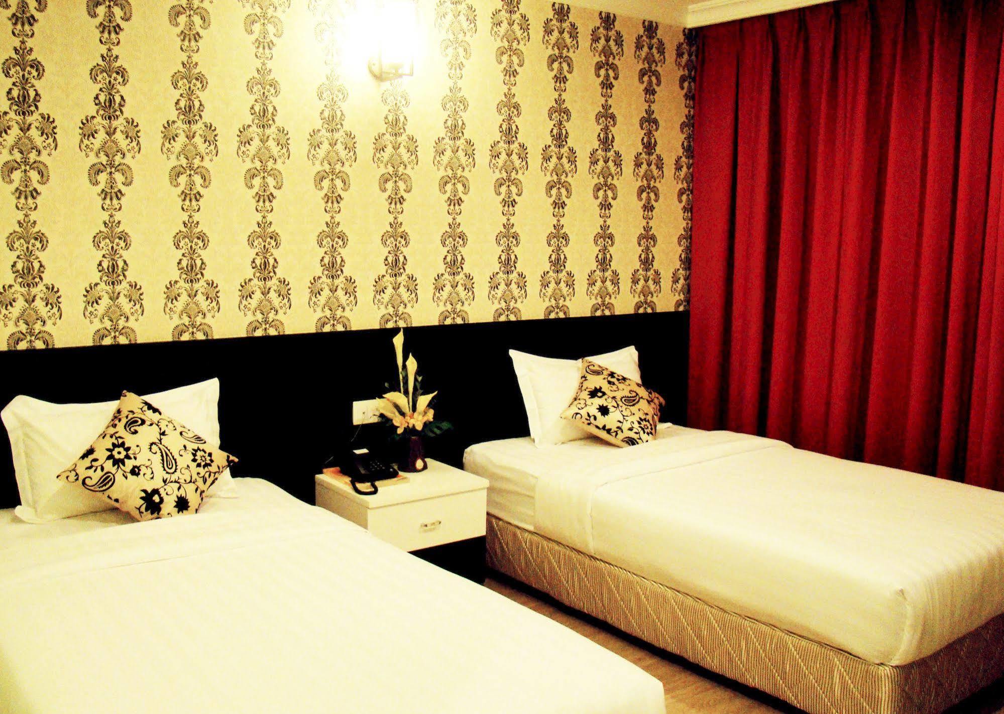 Putatan Adel Hotel מראה חיצוני תמונה